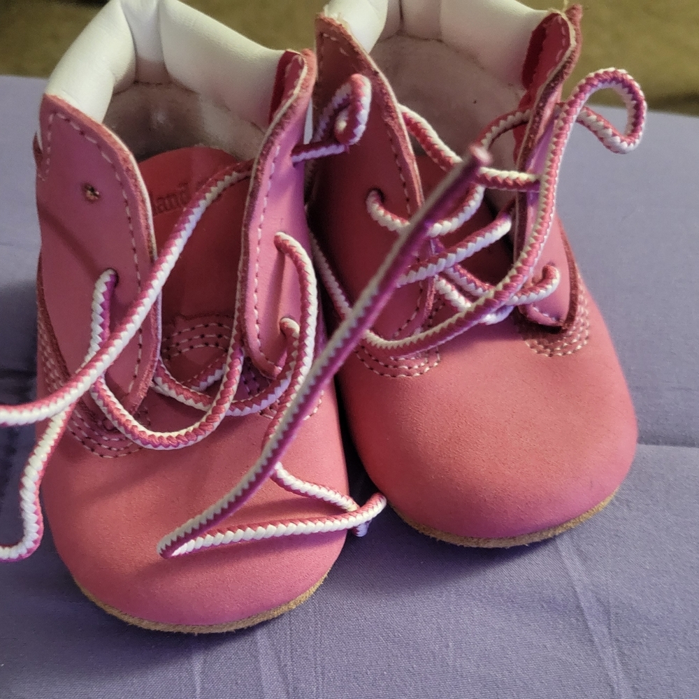 Timberland Newborn boots booties. Size NB. soft shoes soft bottoms. Light pink.